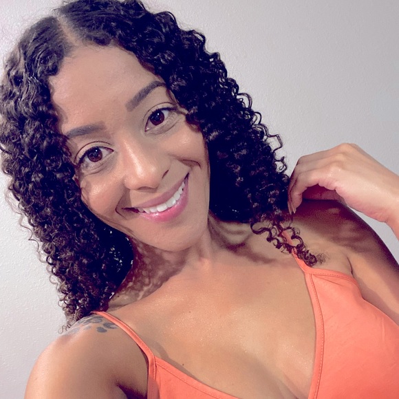 Meet your Posher, Lynn!!! - Picture 1 of 1